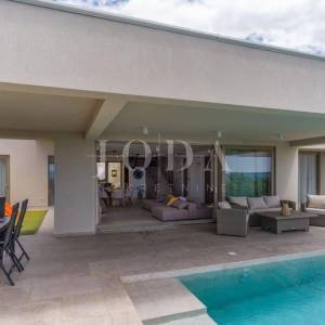Jedinstvena vila s bazenom 