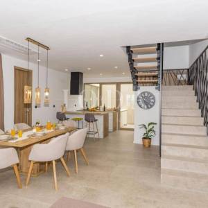 Jedinstvena vila s bazenom 