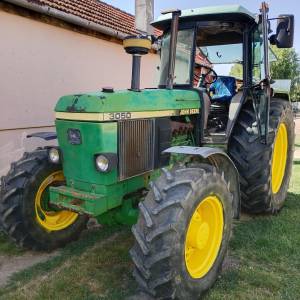 John Deere 3050