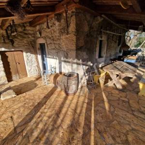 Kamena kuća s bazenom na mirnoj lokaciji, okolica Dobrinja - otok Krk