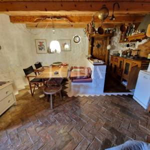 Kamena kuća s bazenom na mirnoj lokaciji, okolica Dobrinja - otok Krk