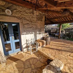 Kamena kuća s bazenom na mirnoj lokaciji, okolica Dobrinja - otok Krk