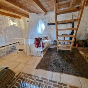 Kamena kuća s bazenom na mirnoj lokaciji, okolica Dobrinja - otok Krk