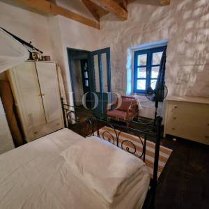Kamena kuća s bazenom na mirnoj lokaciji, okolica Dobrinja - otok Krk