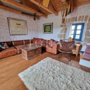 Kamena kuća s bazenom na mirnoj lokaciji, okolica Dobrinja - otok Krk