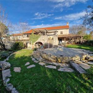 Kamena kuća s bazenom na mirnoj lokaciji, okolica Dobrinja - otok Krk