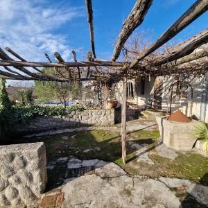 Kamena kuća s bazenom na mirnoj lokaciji, okolica Dobrinja - otok Krk