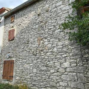 Kamena kuća sa dodatnim objektom+1700m2 poljop.zemljišta,Labin okolica