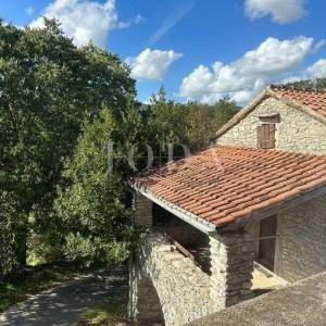 Kamena kuća sa dodatnim objektom+1700m2 poljop.zemljišta,Labin okolica