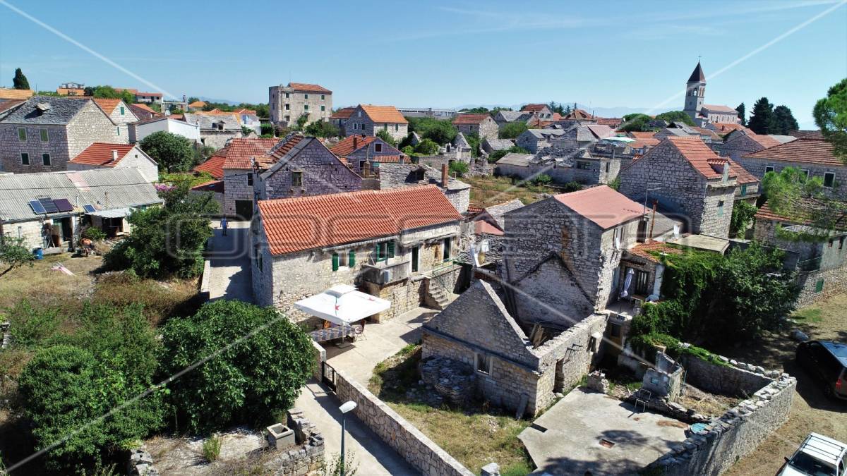 Kamena kuća u Grohotama, otok Šolta, 139 m2