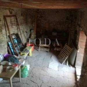 Kamena kuća u nizu Motovun