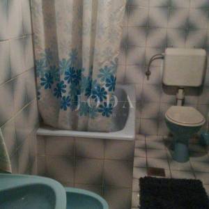 Kamena kuća u nizu Motovun