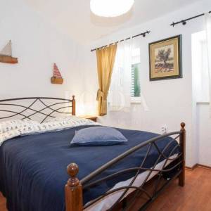 Kamena vila s bazenom