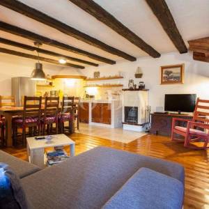 Kamena vila s bazenom