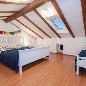 Kamena vila s bazenom