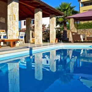 Kamena villa s dva stana blizu mora, Malinska