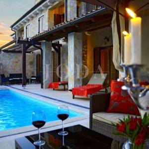 Kamena villa s dva stana blizu mora, Malinska