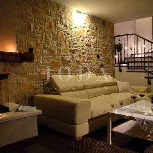Kamena villa s dva stana blizu mora, Malinska