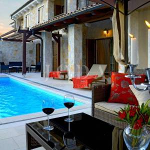 Kamena villa s dva stana blizu mora, Malinska