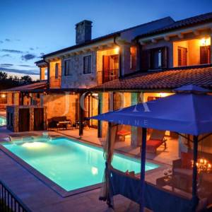 Kamena villa s dva stana blizu mora, Malinska