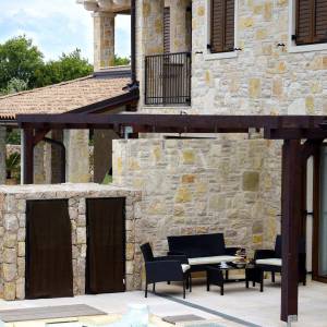 Kamena villa s dva stana blizu mora, Malinska