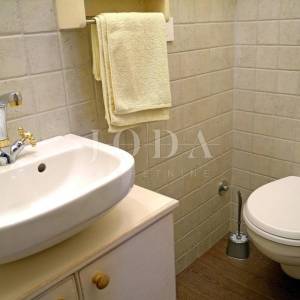 Kamena villa s dva stana blizu mora, Malinska