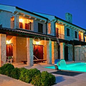 Kamena villa s dva stana blizu mora, Malinska