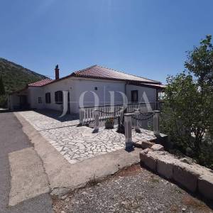 Karlobag kuća s bazenom