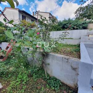 KASTAV, ĆIKOVIĆI - kuća s pogledom na more s velikim potencijalom za život