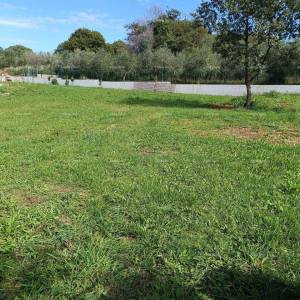 Kaštel – Građevinsko zemljište 800 m² s pogledom na more