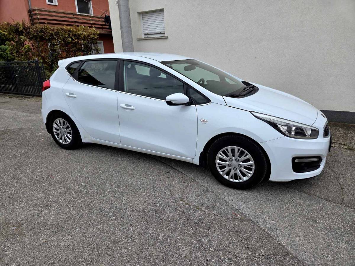 Kia Ceed 1.6 CRDI..2016g..Euro 6..servisna knjiga..Reg do 06/26