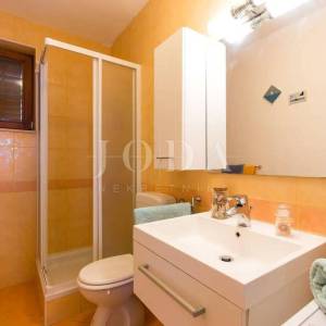 Klenovica, apartmanska kuća sa prekrasnim pogledom