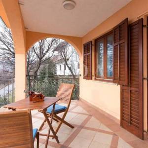 Klenovica, apartmanska kuća sa prekrasnim pogledom