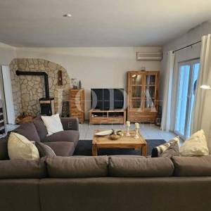 Klenovica kuća sa tri jedinice