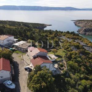 Klenovica kuća sa tri jedinice