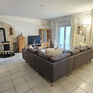 Klenovica kuća sa tri jedinice