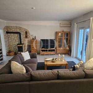 Klenovica kuća sa tri jedinice