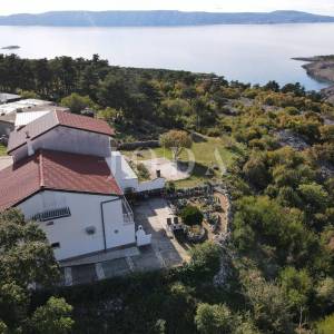 Klenovica kuća sa tri jedinice