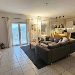 Klenovica kuća sa tri jedinice