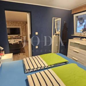 Klenovica kuća sa tri jedinice