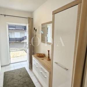 Klenovica kuća sa tri jedinice