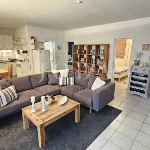 Klenovica kuća sa tri jedinice