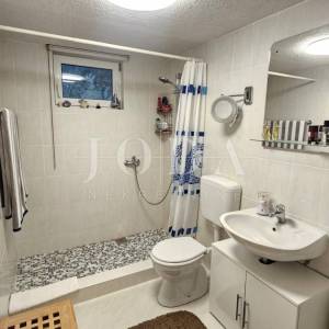 Klenovica kuća sa tri jedinice