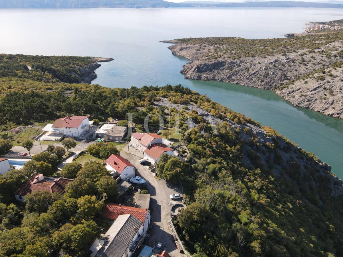 Klenovica kuća sa tri jedinice