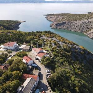 Klenovica kuća sa tri jedinice