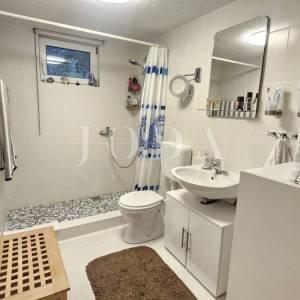 Klenovica kuća sa tri jedinice