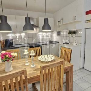 Klenovica kuća sa tri jedinice