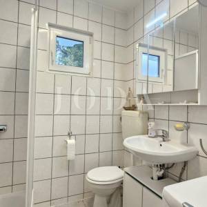 Klenovica kuća sa tri jedinice