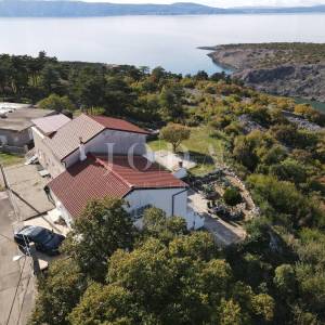 Klenovica kuća sa tri jedinice