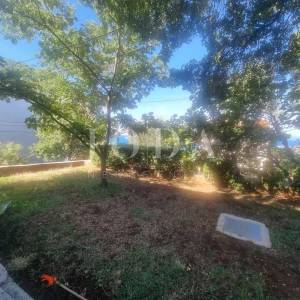 Klenovica, kuća sa tri stambene jedinice